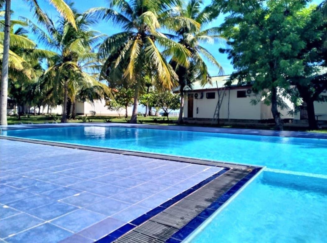Pearl Oceanic Resort - ตรินโคมาลี ภายนอก รูปภาพ