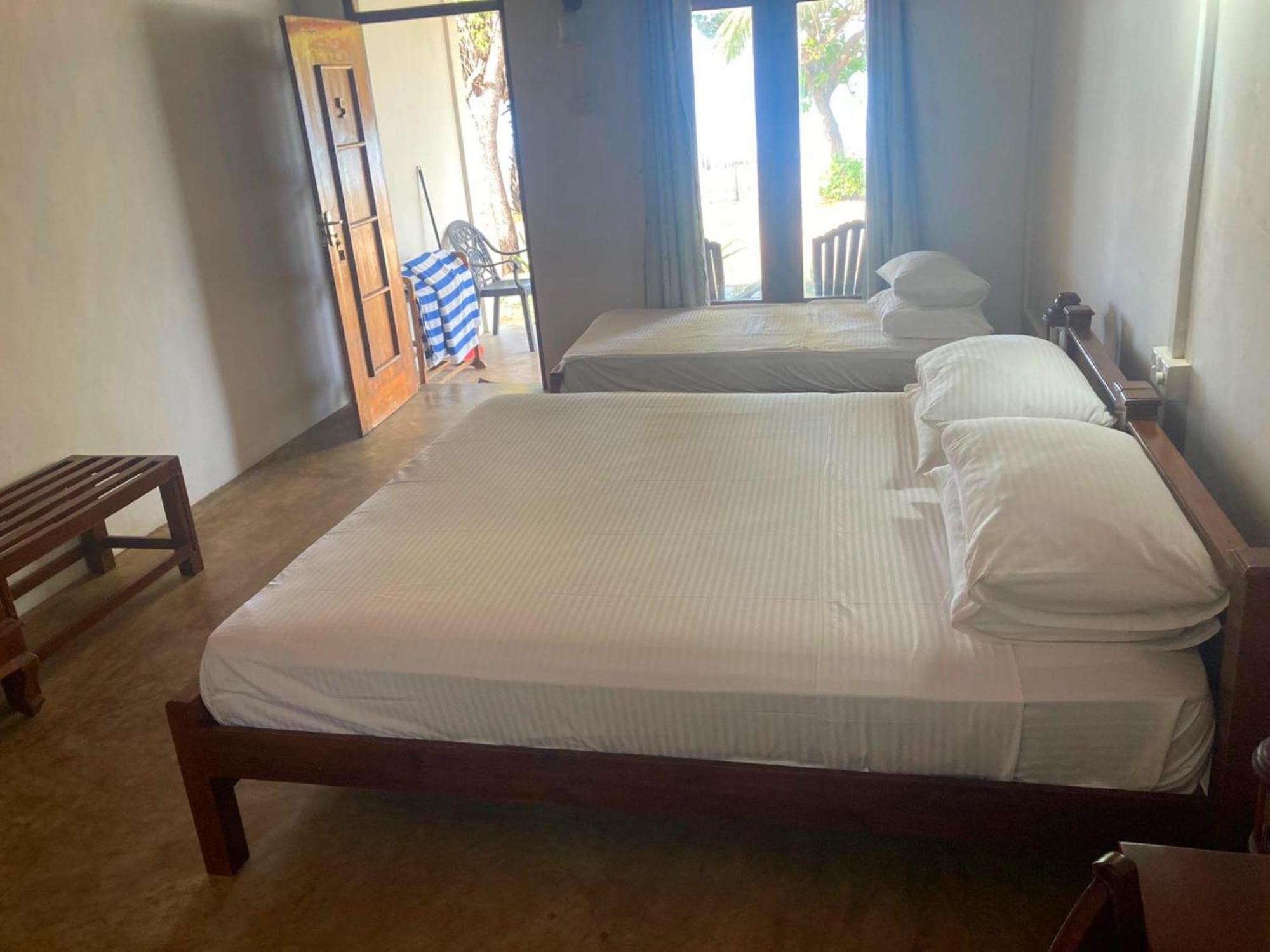 Pearl Oceanic Resort - ตรินโคมาลี ภายนอก รูปภาพ