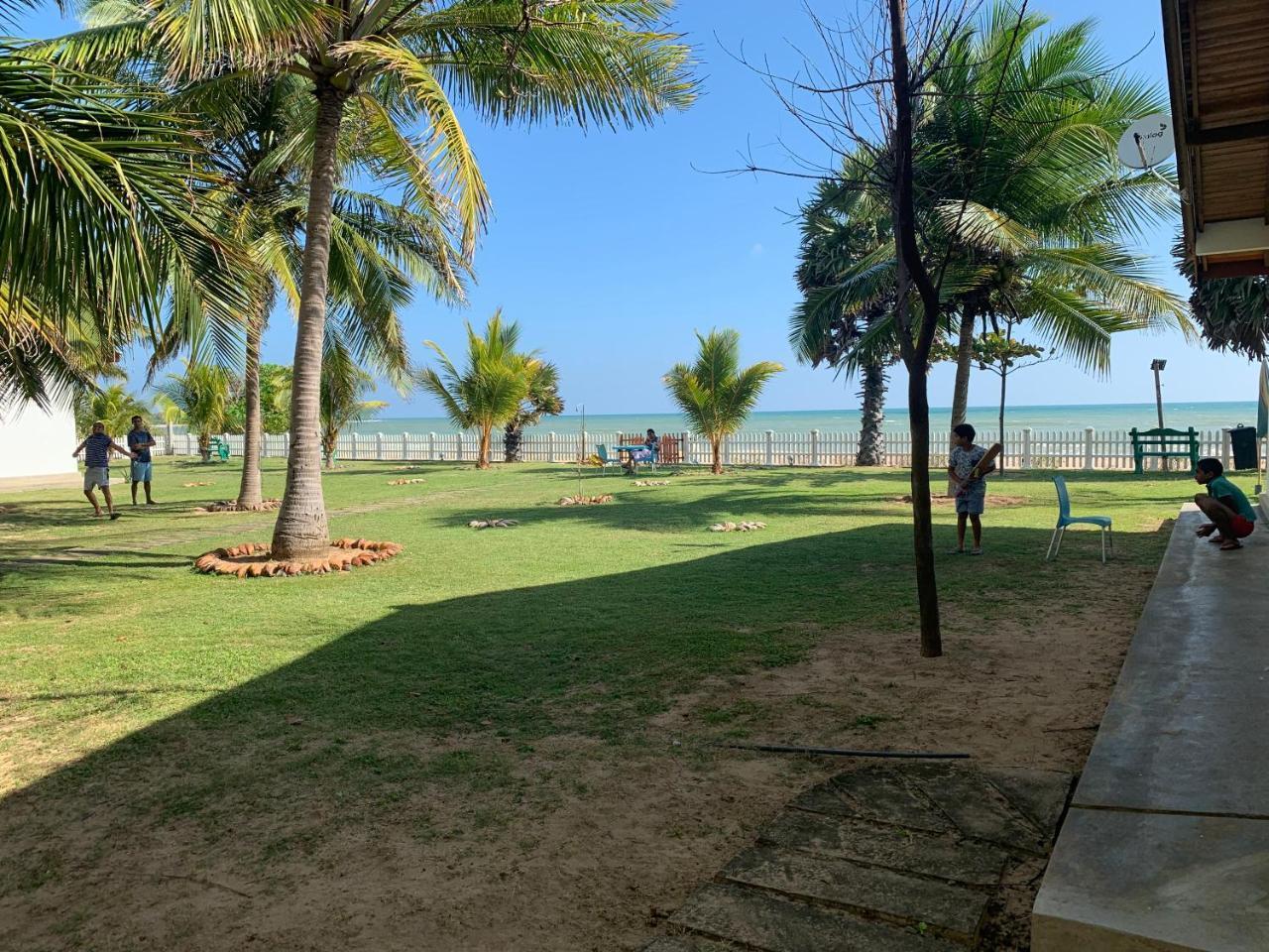 Pearl Oceanic Resort - ตรินโคมาลี ภายนอก รูปภาพ